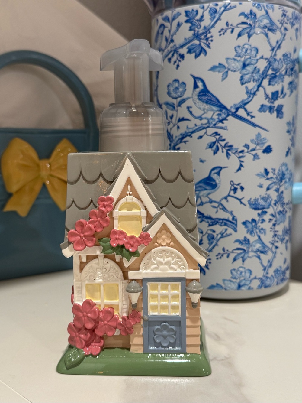 Bath & Body Works Cottage Gentle & Clean Foaming
Hand Soap Dispenser
